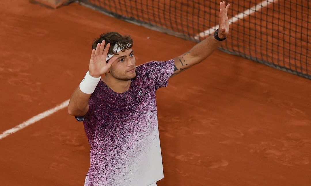 Cobolli nuôi mộng vô địch Roland Garros nhờ phòng tắm của Nadal - hình ảnh - appok9.vip
