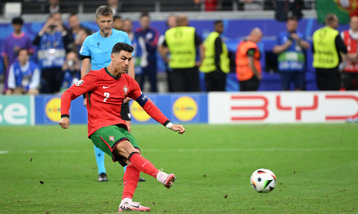 Cựu thủ quân Uruguay: Ronaldo có thể vô địch World Cup 2026 nhờ ‘sự hỗ trợ đặc biệt’ - hình ảnh - appok9.vip