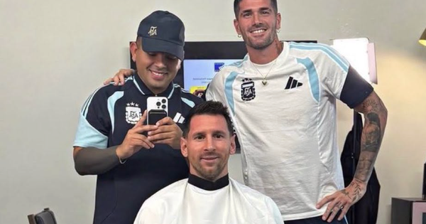 OK9 cược thể thao: Khi De Paul ‘bám càng’ Messi ngay cả lúc cắt tóc - hình ảnh - appok9.vip