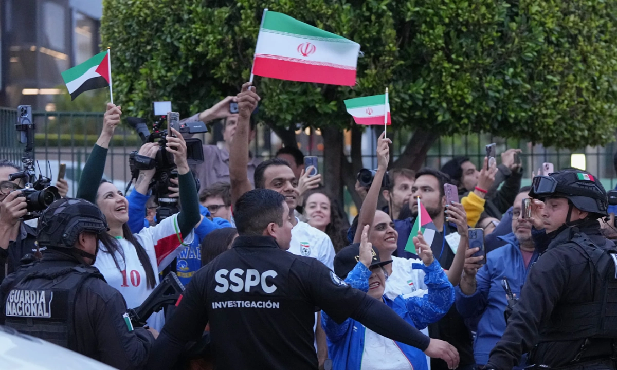 FIFA thu hồi suất vé World Cup của CĐV Iran: Ảnh hưởng gì đến người hâm mộ Việt? - hình ảnh - appok9.vip