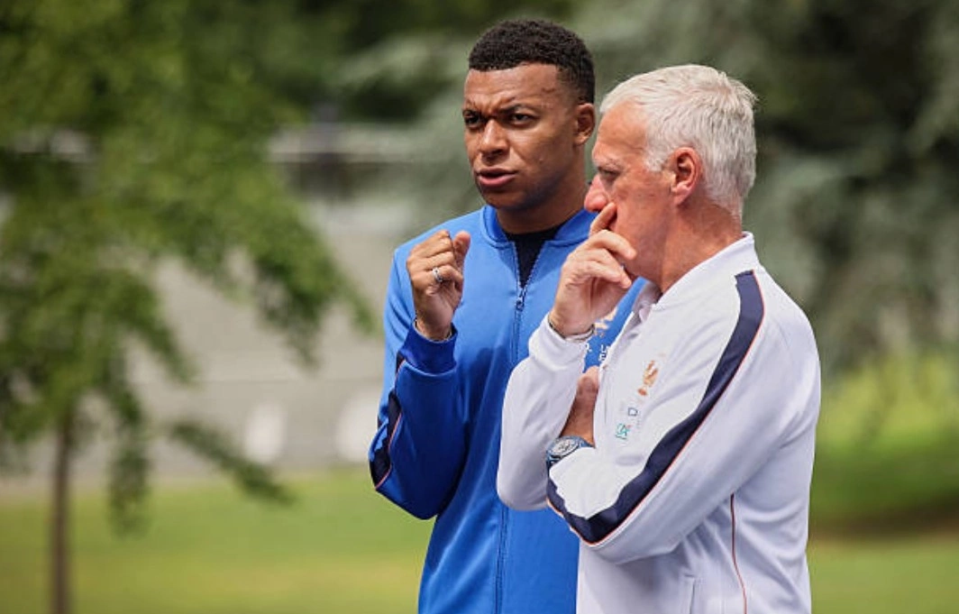 Deschamps: ‘Nhiều HLV cũng ngốc như tôi khi xếp Mbappe đá trung phong’ - hình ảnh - appok9.vip Deschamps: ‘Nhiều HLV cũng ngốc như tôi khi xếp Mbappe đá trung phong’ - hình ảnh - appok9.vip