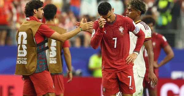 Ibrahimovic chê HLV Martinez không dám hy sinh Ronaldo, khiến Bồ Đào Nha bị loại cay đắng - hình ảnh - appok9.vip