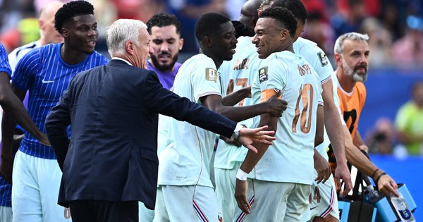 HLV Deschamps đi vào lịch sử World Cup: Mbappe – Dembele tái lập kỳ tích của Brazil: góc nhìn mới cho người chơi Việt - hình ảnh - appok9.vip