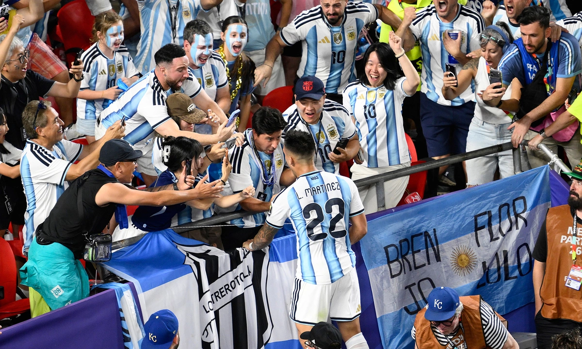 Báo Anh đặt dấu hỏi về việc tiền đạo Argentina thoát thẻ đỏ: góc nhìn mới cho người chơi Việt - hình ảnh - appok9.vip