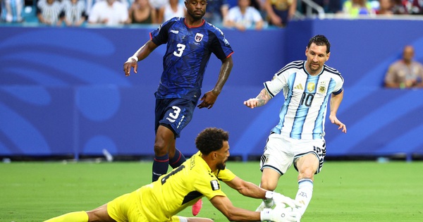 Messi Bị Cầu Thủ Cabo Verde ‘Tấn Công’ Xin Chữ Ký Sau Trận Đấu - hình ảnh - appok9.vip