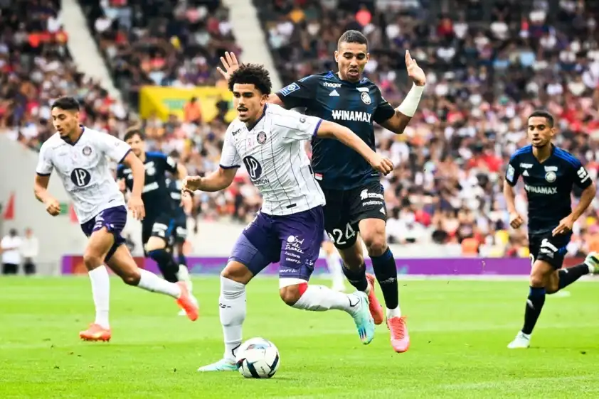 Strasbourg sẽ có trận đấu không hề dễ trước Toulouse. (Ảnh: Internet)